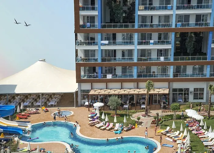 Crystal Towers 3*