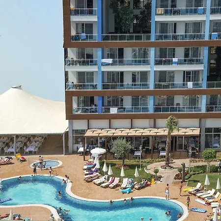 Crystal Towers 3*