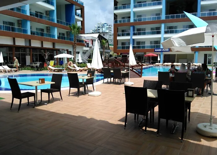 Crystal Towers 3*