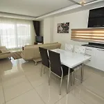 Crystal Towers 아파트호텔 알란야