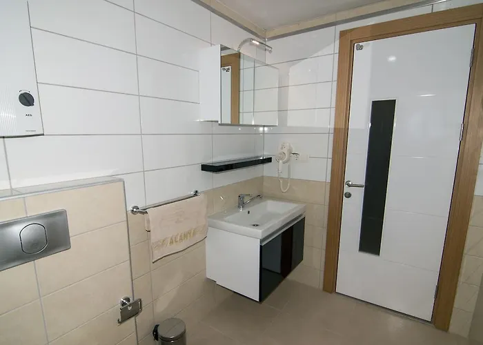 Crystal Towers Aparthotel